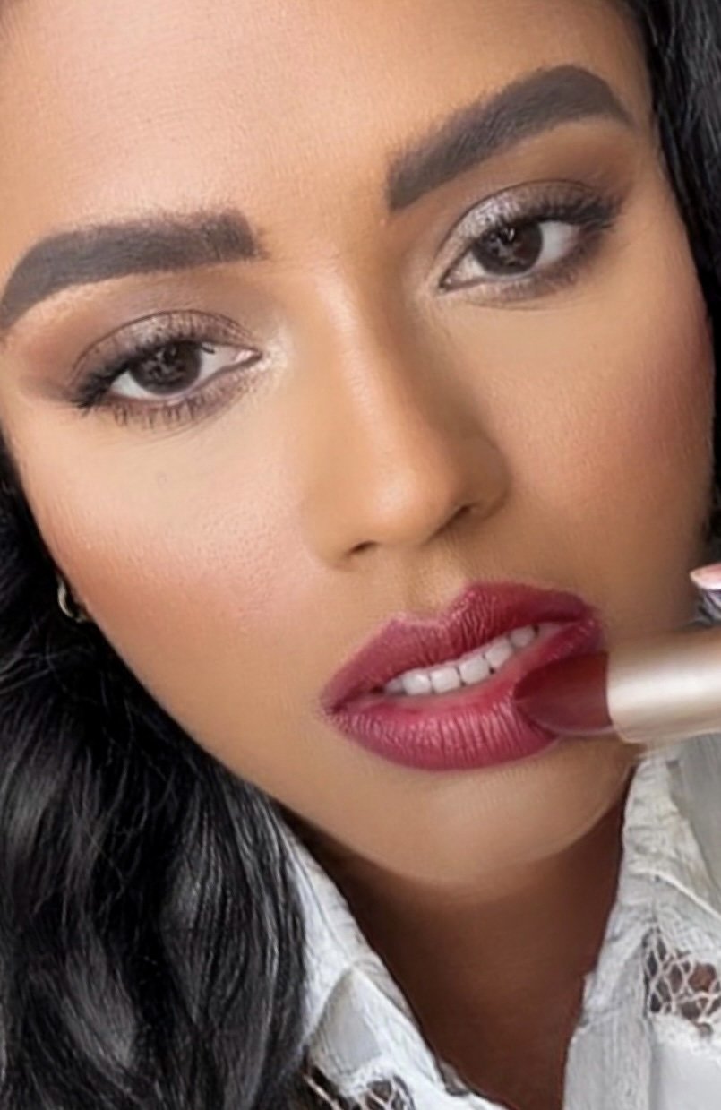 Sachini Dilanka wearing bare Minerals lipstick