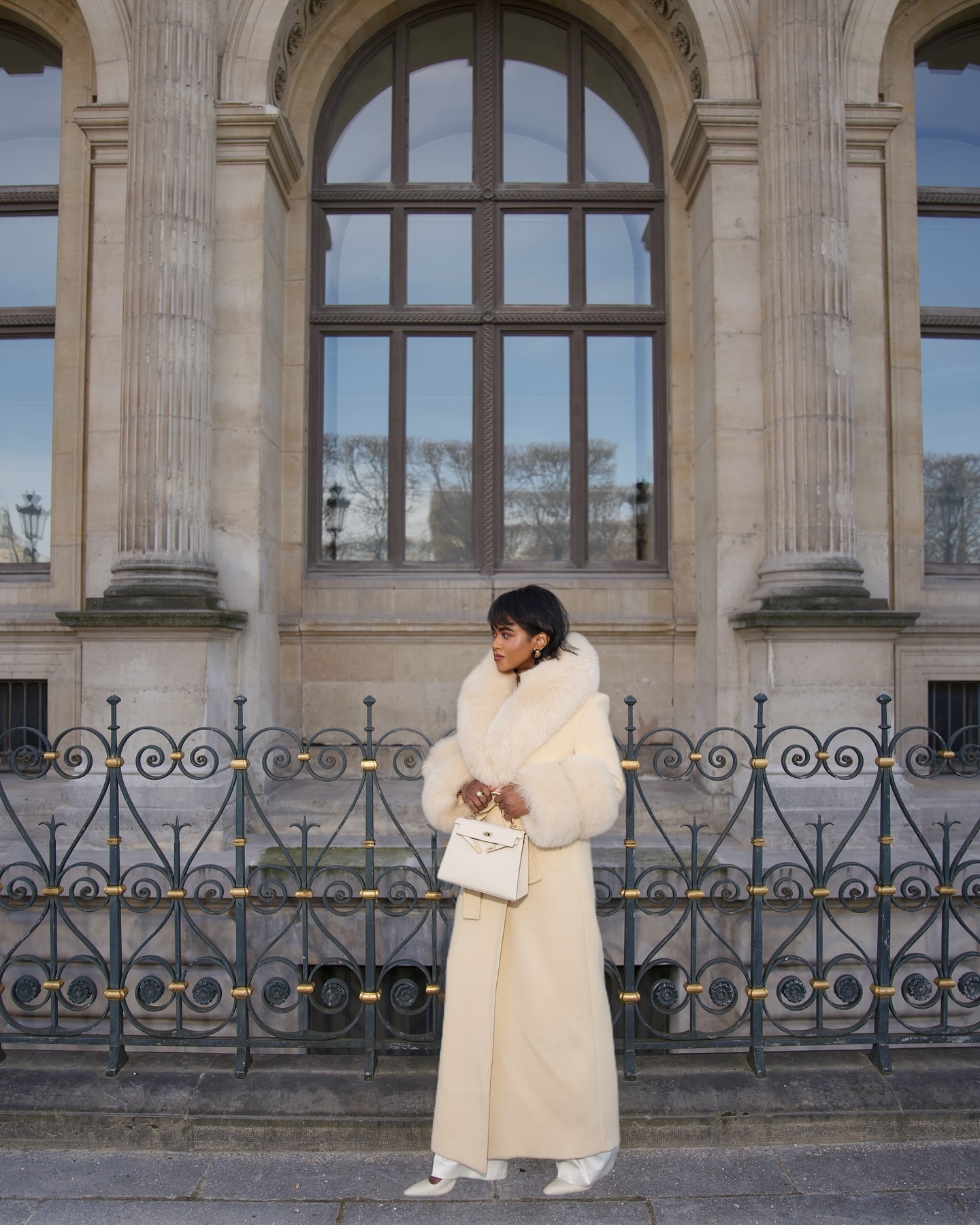 Refined timeless elegance in this @hortons_england Mayfair Cashmere Coat in Butter Yellow 💛 #hortonsengland #cashmereperfection *Ad