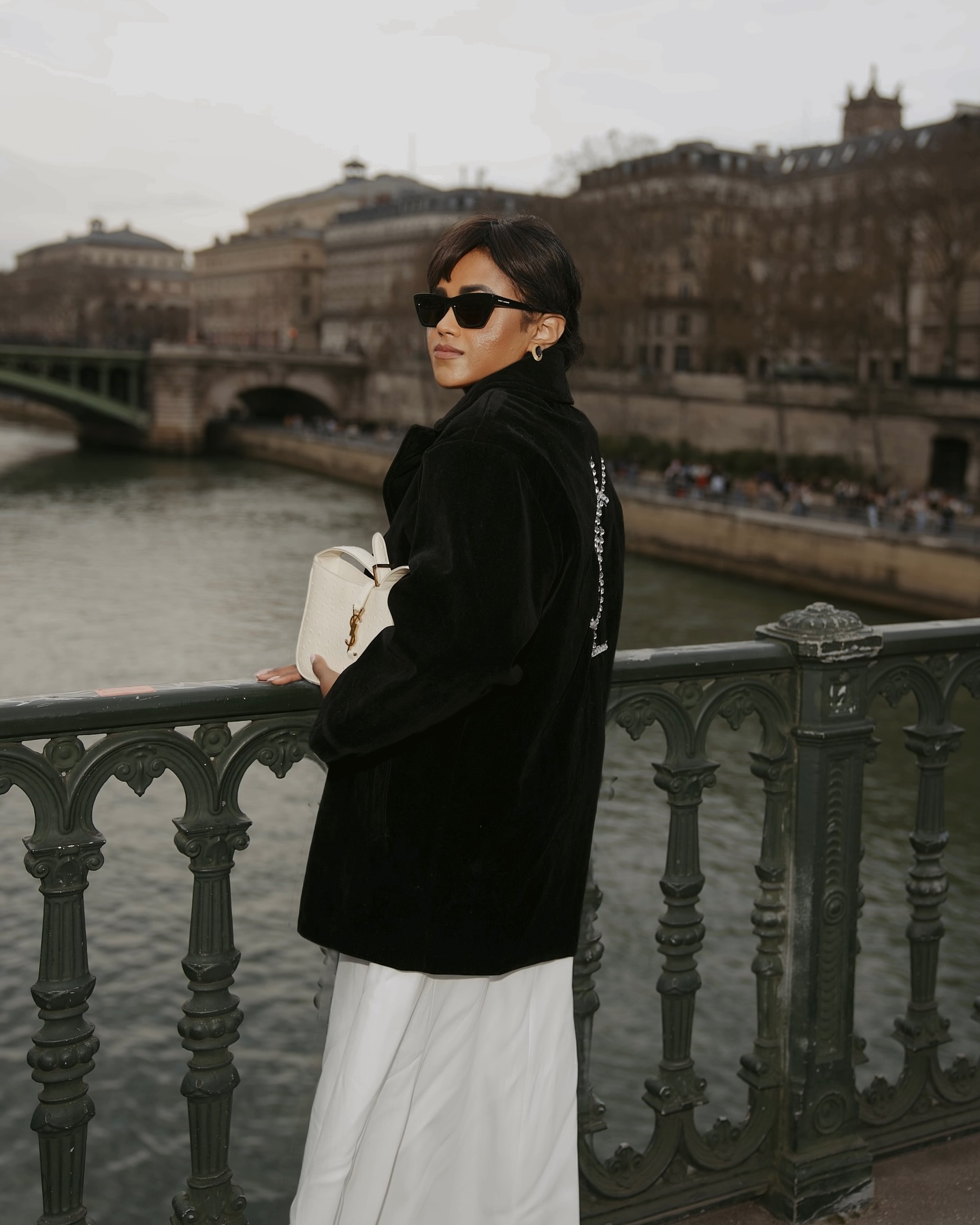 Sunday strolls in Paris 🤍

#springstyle #londonstreetstyle #minimalstyledaily  #springoutfit #paris #grwmoutfit #ukfashion #ukwomen #londonlifestyle #parisianstyle #parisoutfit