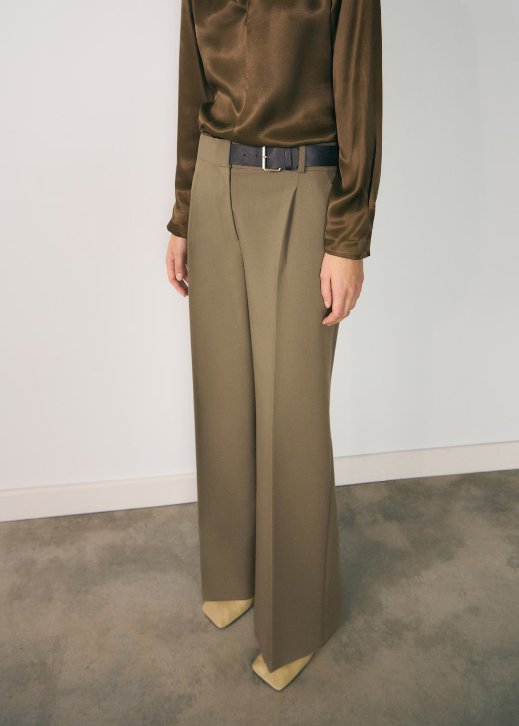 Belt straight-fit trousers